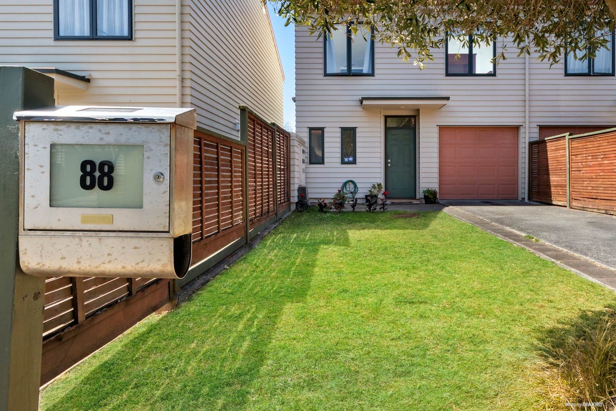 88/1 Ambrico Place, New Lynn, Auckland - Carousel 2