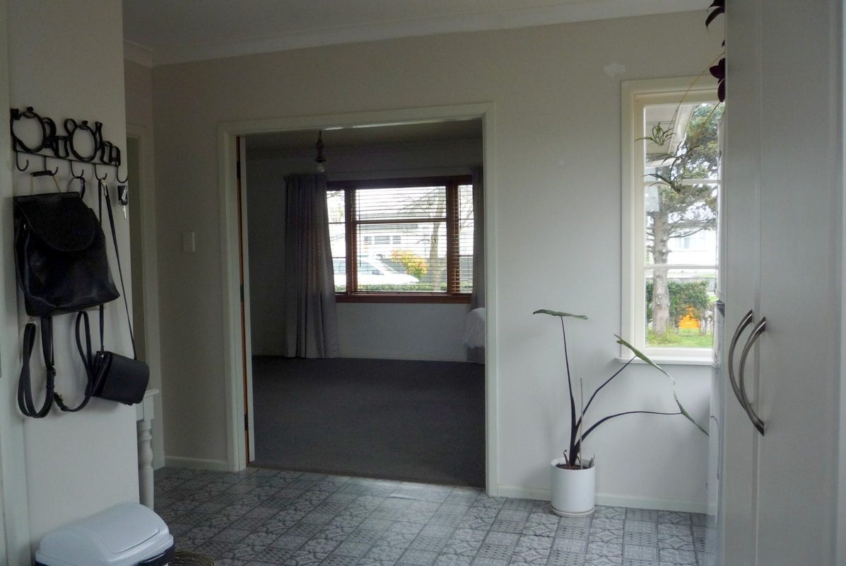 3 Forbury Avenue, Takaro, Palmerston North - Carousel 2
