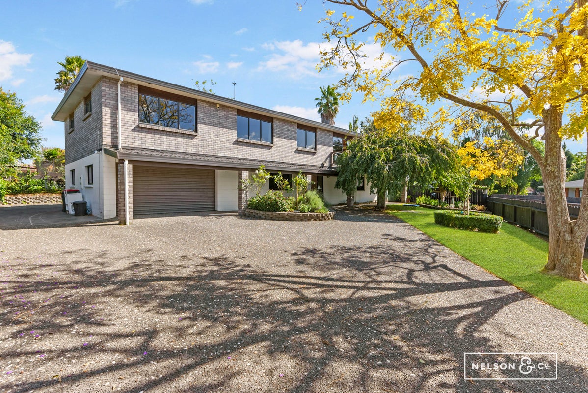 8 Prestwick Place, Wattle Downs, Auckland - Carousel 1