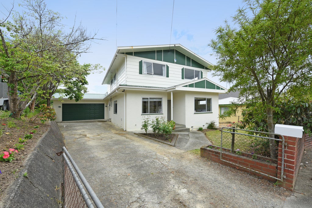 10 Dunns Street, Silverstream, Upper Hutt - Carousel 1
