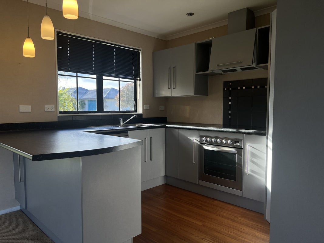 12 Boston Parade, Kelvin Grove, Palmerston North - Carousel 2