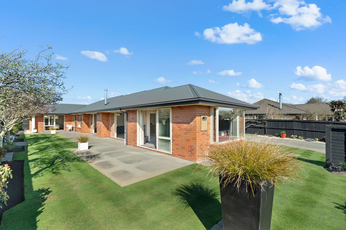 22 Burbank Drive, Aidanfield, Christchurch - Carousel 1