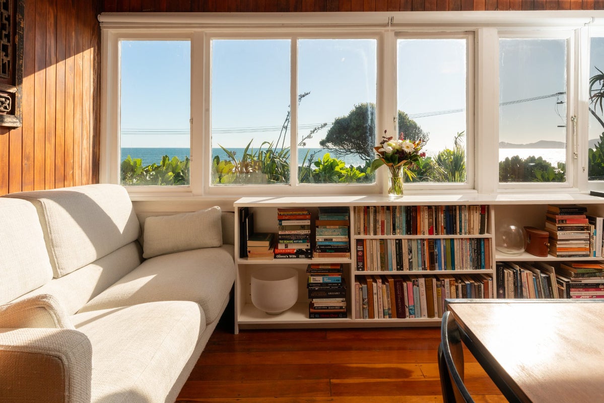 134 The Parade, Paekakariki - Carousel 2
