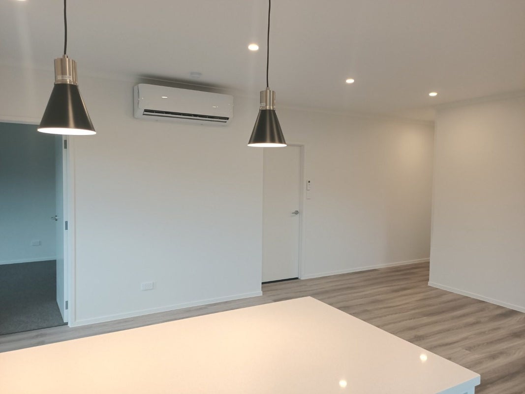 4/14 Steele Road, Forest Lake, Hamilton - Carousel 1