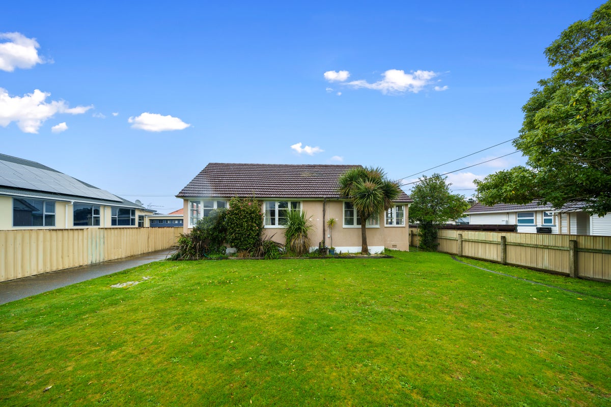 50 Guthrie Street, Waterloo, Lower Hutt - Carousel 1
