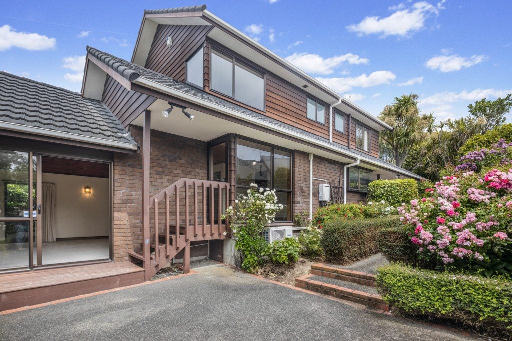 3 Aintree Grove, Churton Park, Wellington - Carousel 1