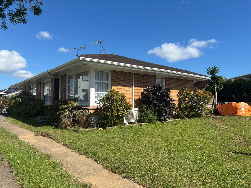 1/16 Stanniland Street, Sunnyhills, Auckland - Carousel 1