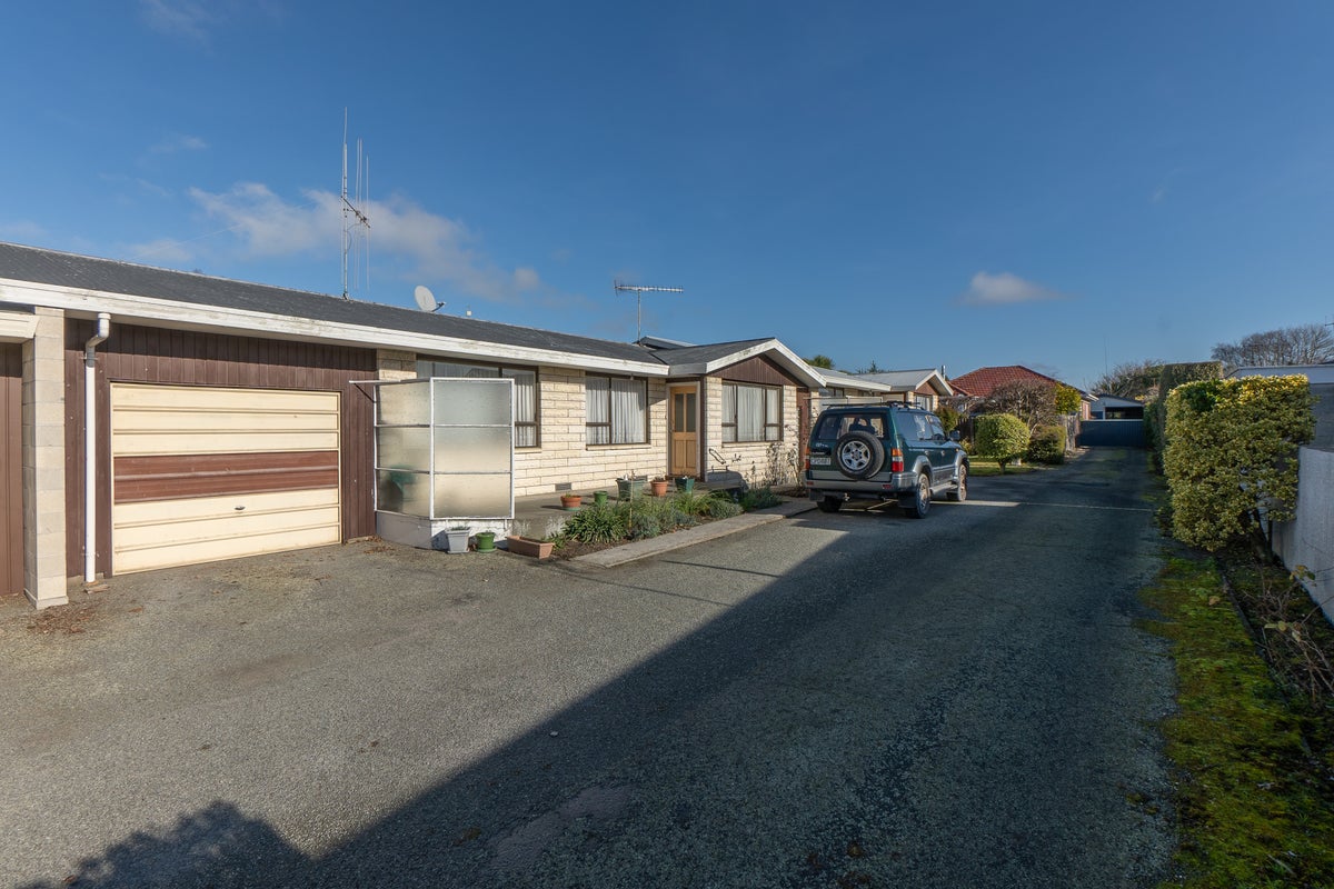 2/92 Avenue Road, West End, Timaru - Carousel 1