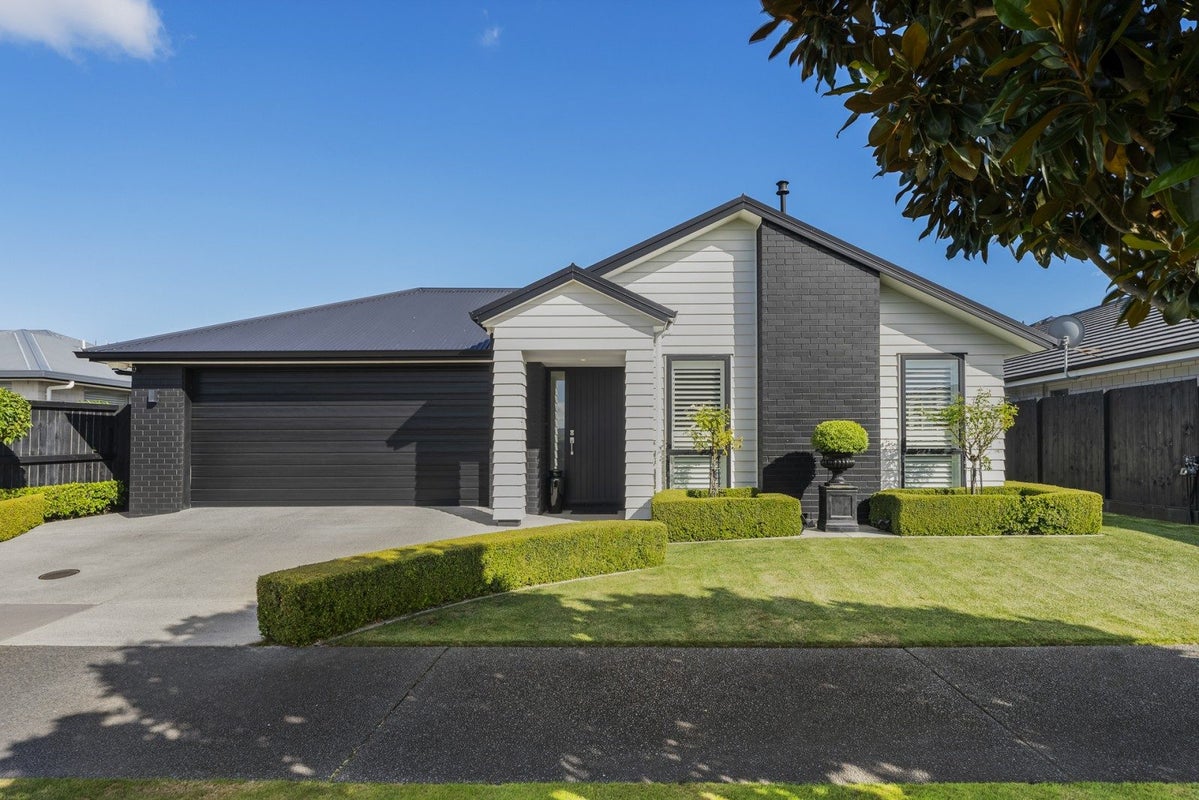 30 Hiria Crescent, Papamoa Beach, Papamoa - Carousel 1