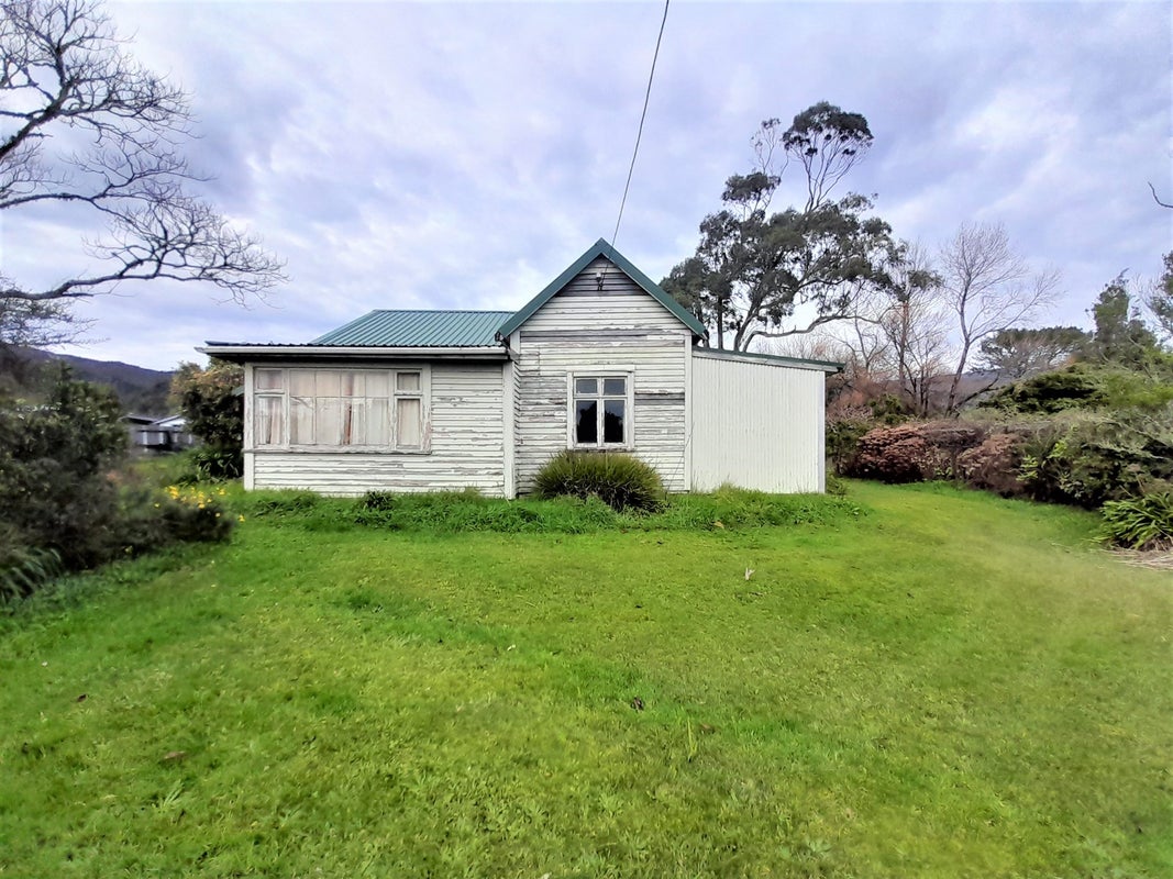 32 McGill Street, Waimangaroa, Westport - Carousel 1