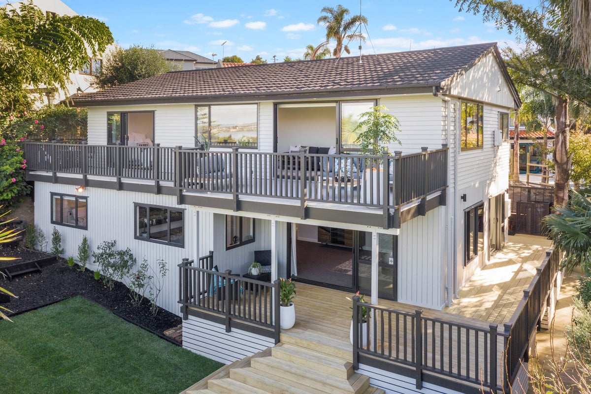 12A Silverton Avenue, Wai o Taiki Bay, Auckland - Carousel 2