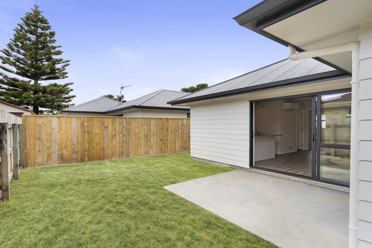 2/7 Fenwick Crescent, Hillcrest, Hamilton - Carousel 14