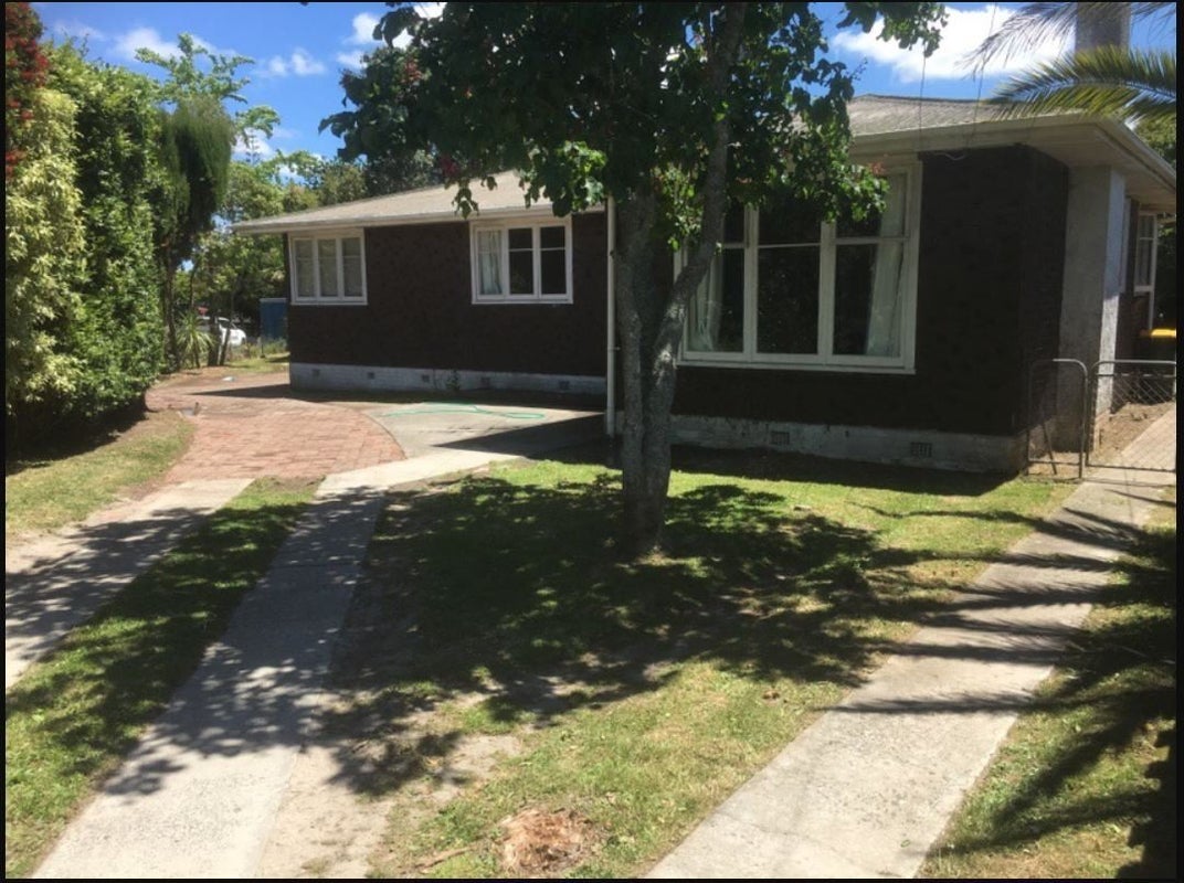 12 Norma Avenue, Te Atatu South, Auckland - Carousel 1