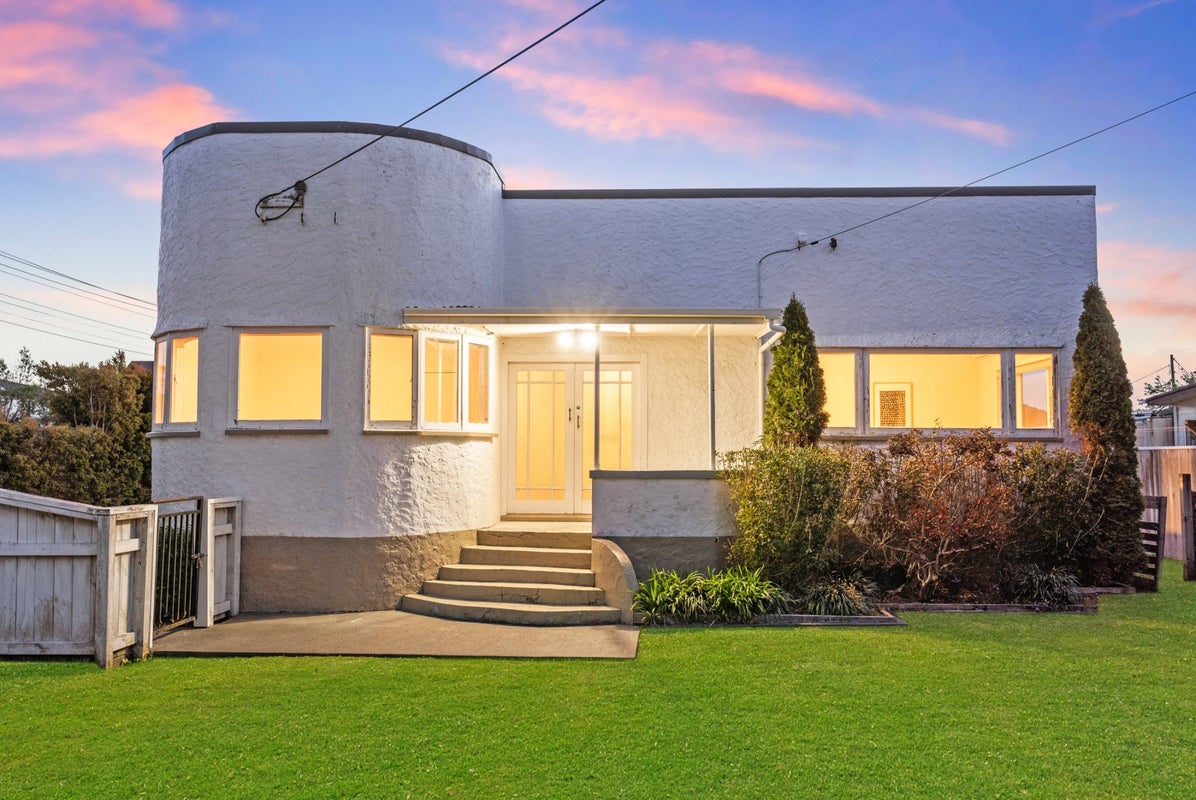 688 Te Atatu Road, Te Atatu Peninsula, Auckland - Carousel 1