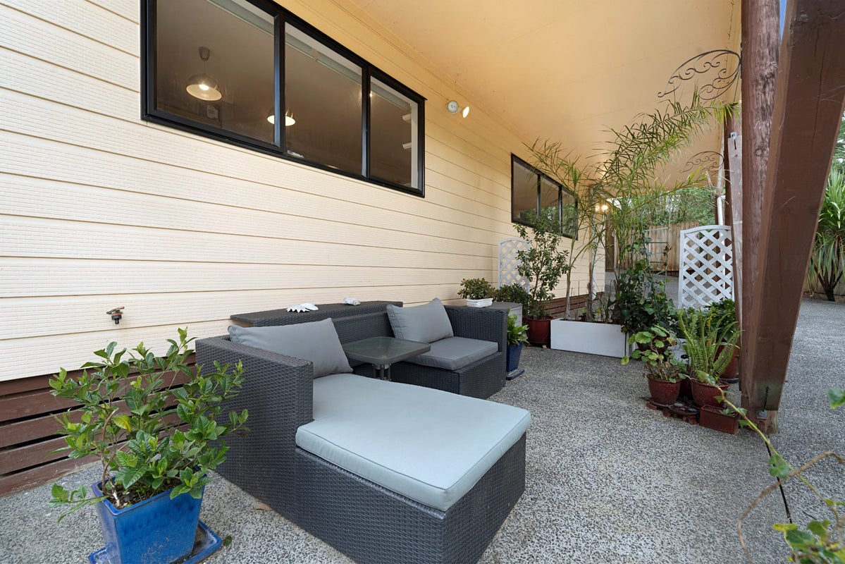 45 Holmes Drive South, Massey, Auckland - Carousel 2
