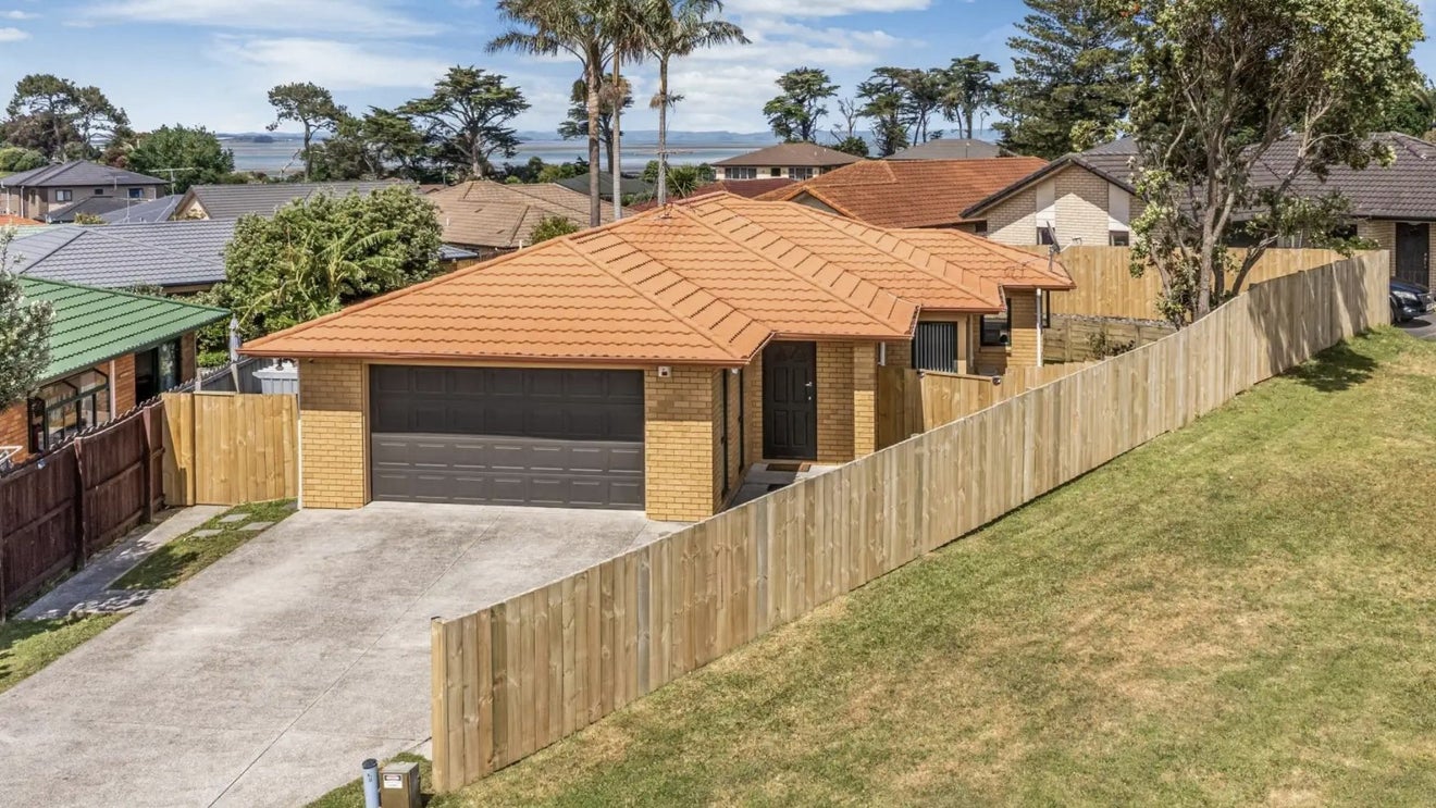54 Etherton Drive, Weymouth, Auckland - Carousel 1