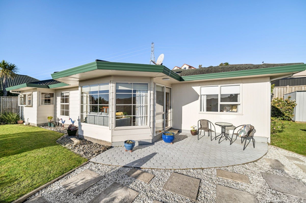 8B Sunningdale Lane, Woodridge, Wellington - Carousel 1