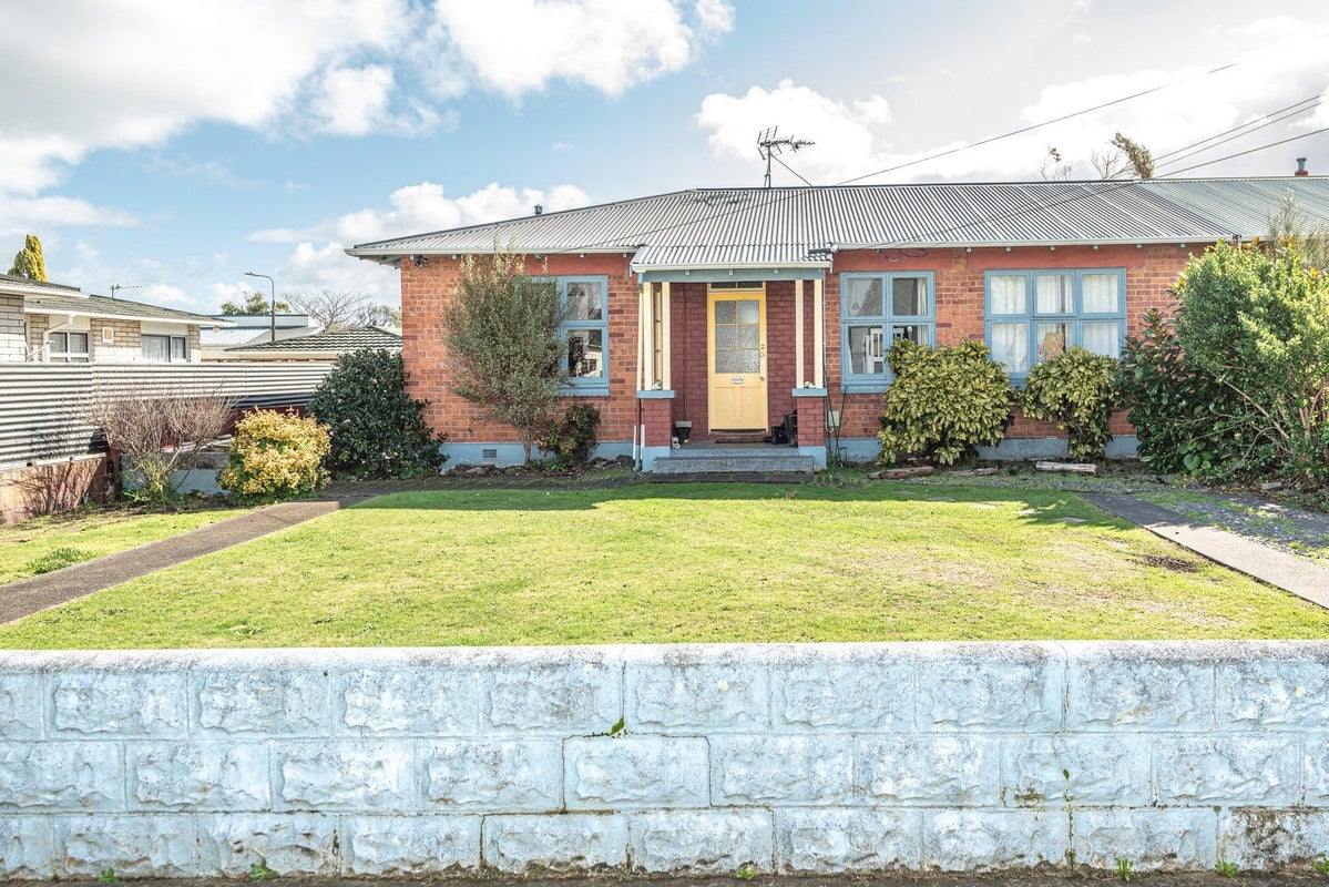 17 Kitchener Street, Whanganui East, Whanganui - Carousel 2