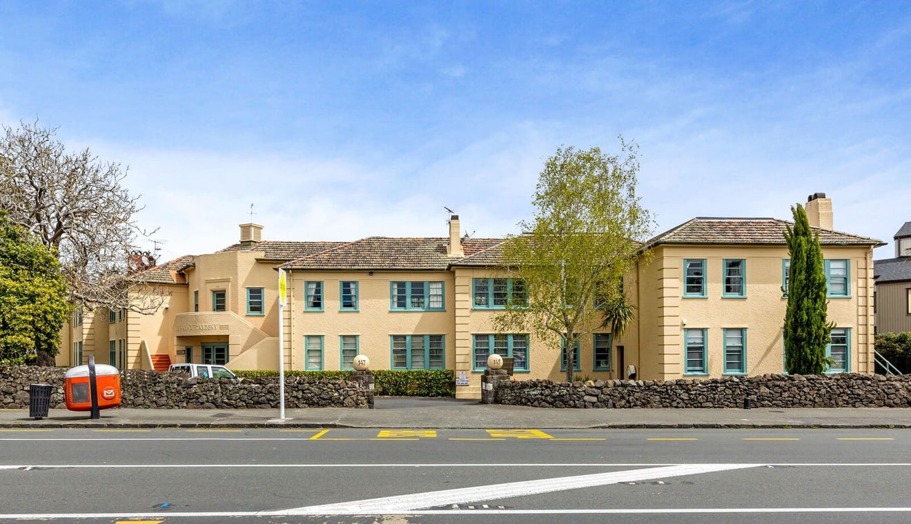 2/145 Mount Eden Road, Mount Eden, Auckland - Carousel 1