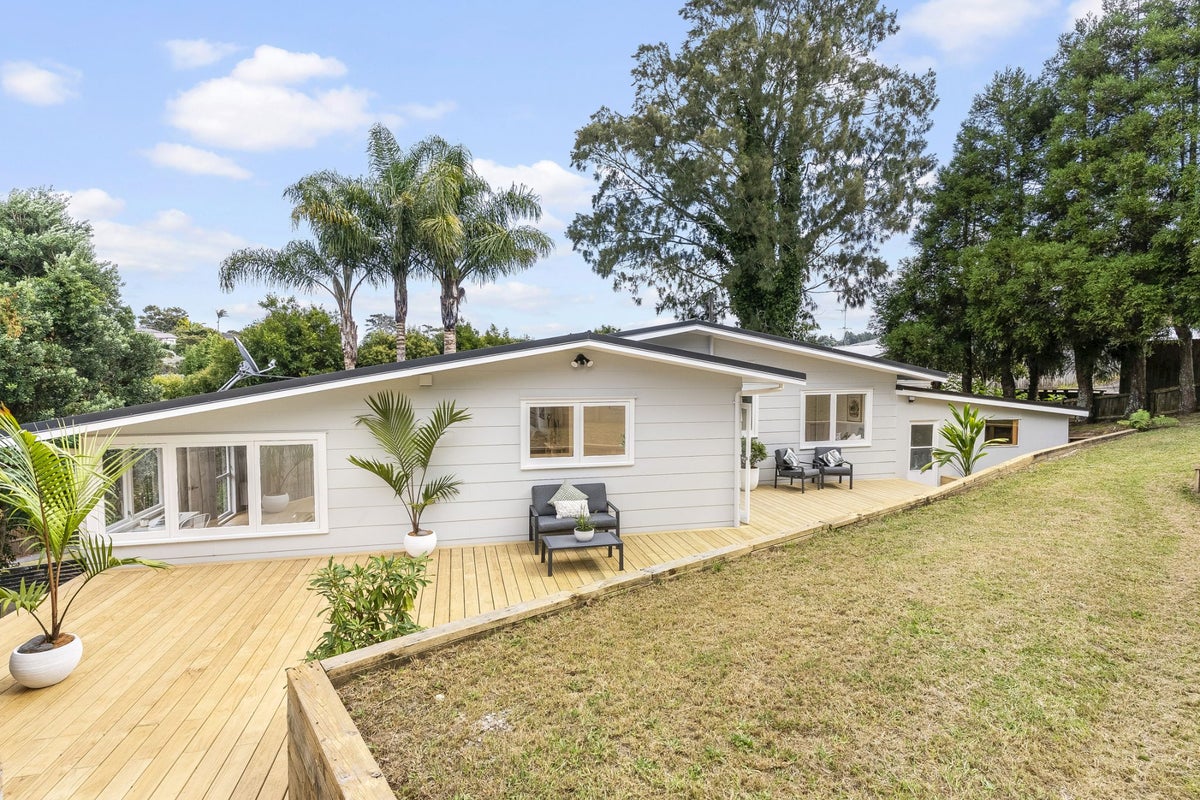 36 Beaudine Avenue, Glenfield, Auckland - Carousel 1