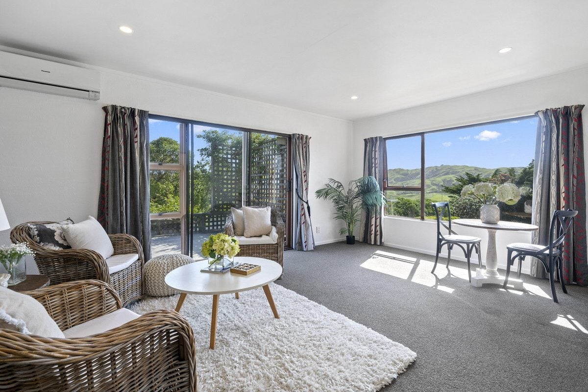 38A POPE ST, CAMBORNE, PORIRUA - Carousel 1