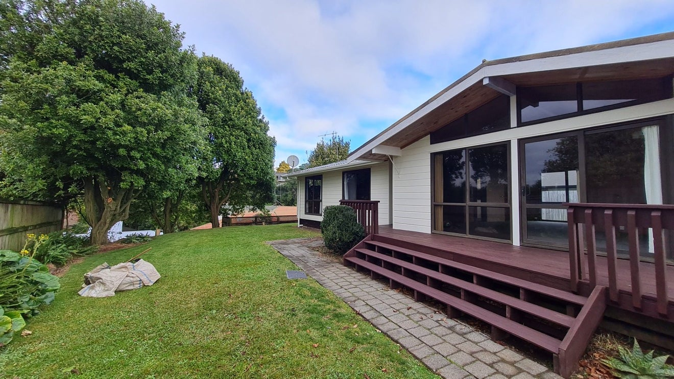 29 Velma Crescent, Nawton, Hamilton - Carousel 1
