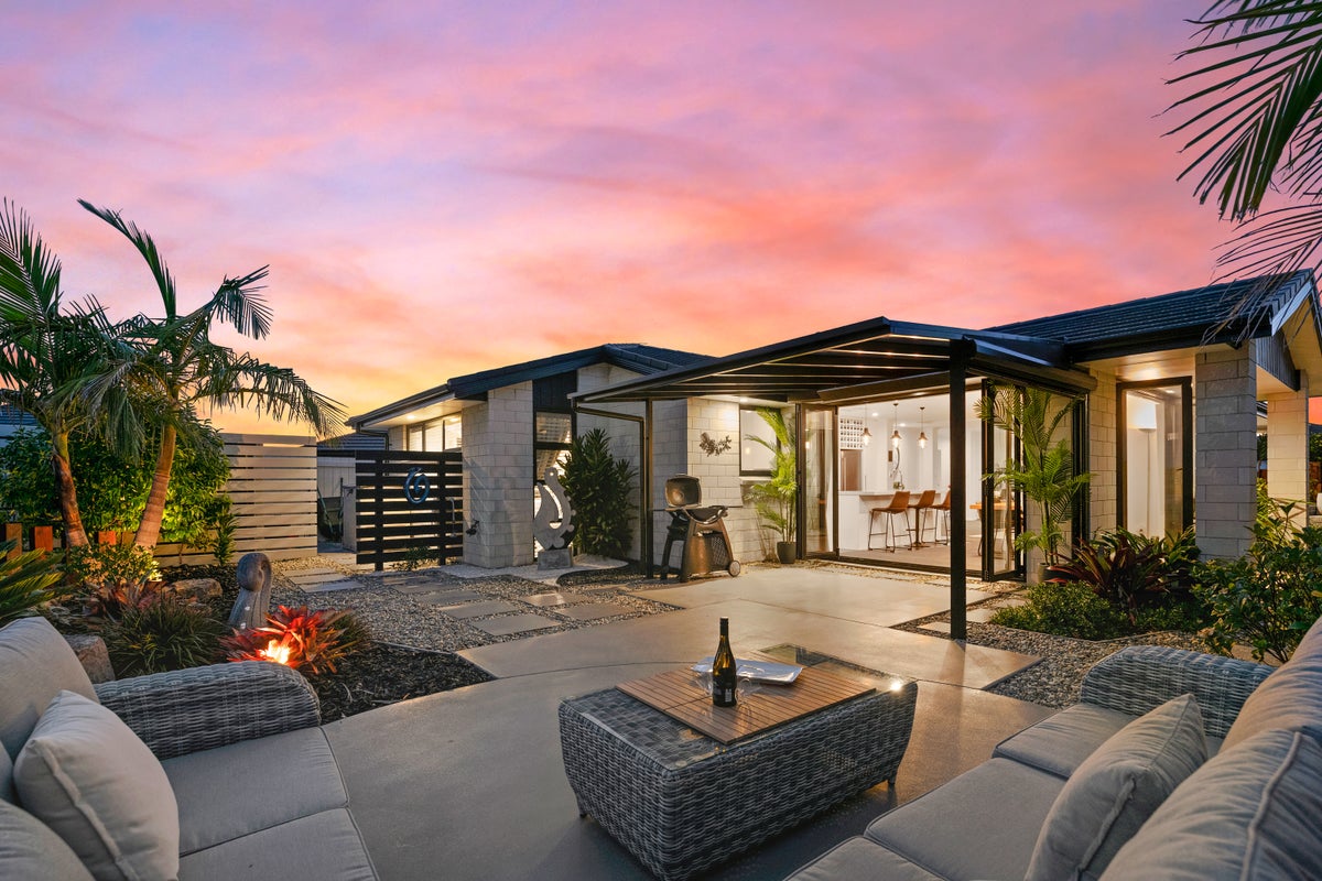 24 Drabble Crescent, Papamoa Beach, Papamoa - Carousel 1
