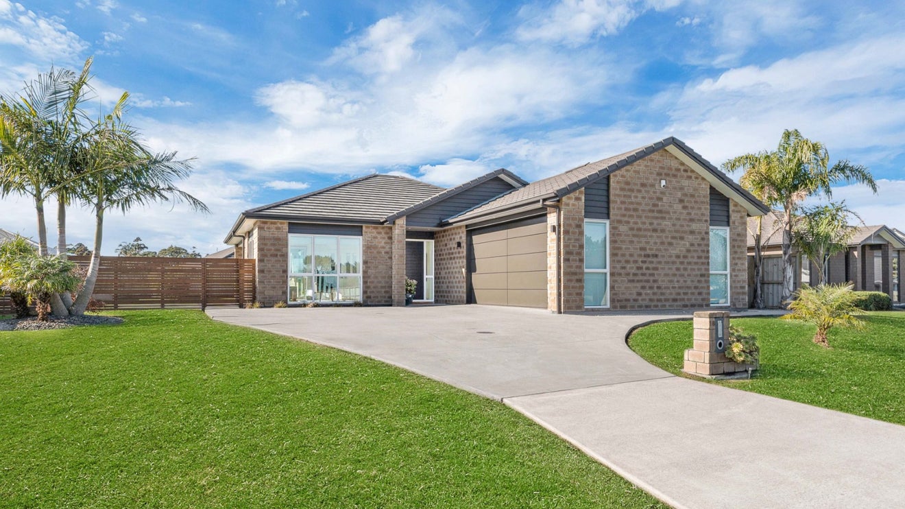 18 Kauri Drive, Waiuku, Waiuku - Carousel 1