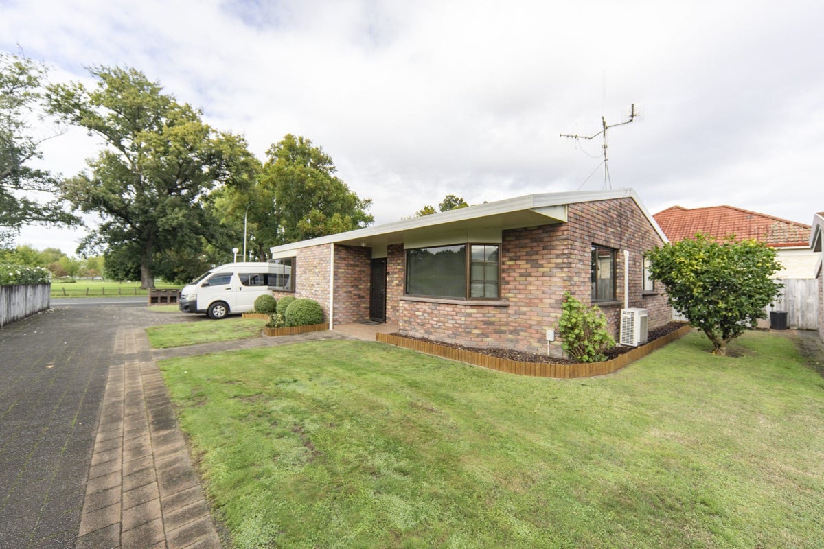 81 Boundary Road, Claudelands, Hamilton - Carousel 1