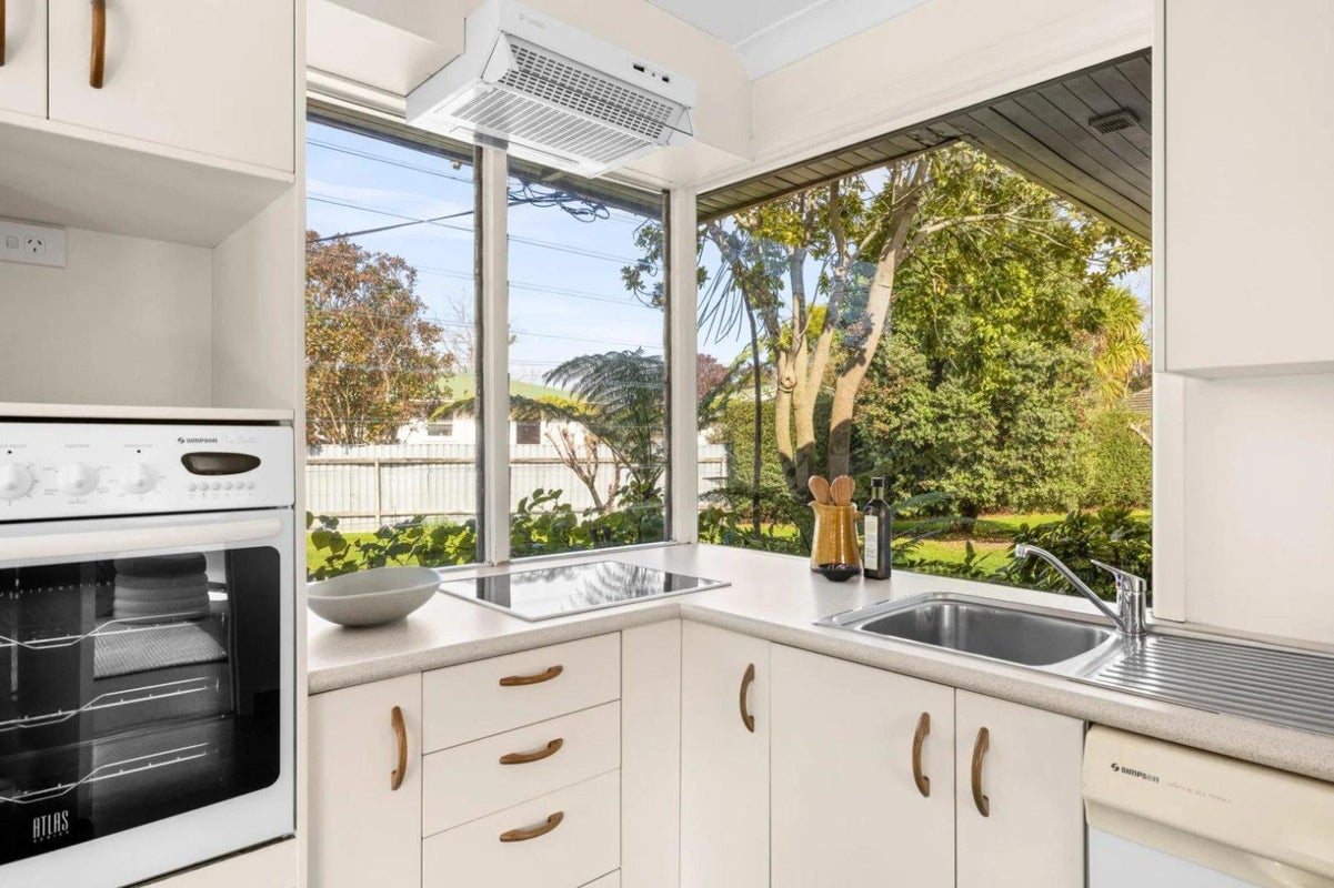 16 Howard Road, Taradale, Napier - Carousel 2