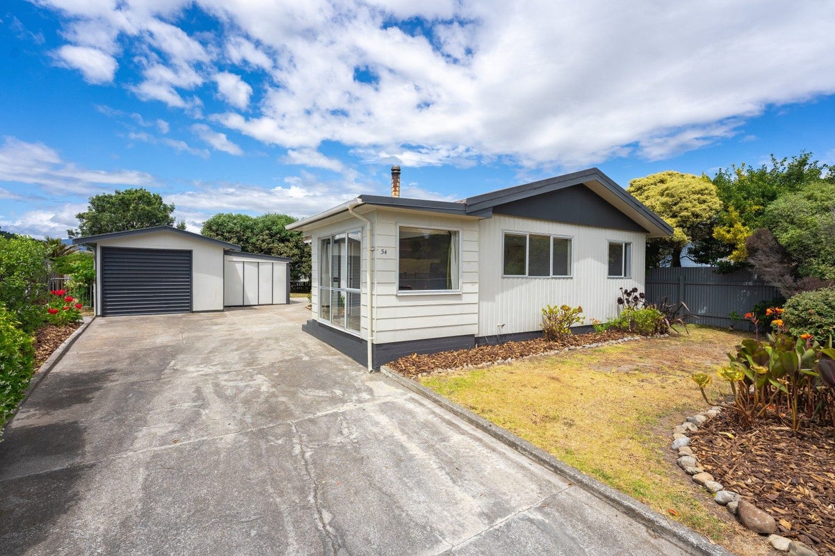 54 Norfolk Crescent, Otaki Beach, Otaki - Carousel 1