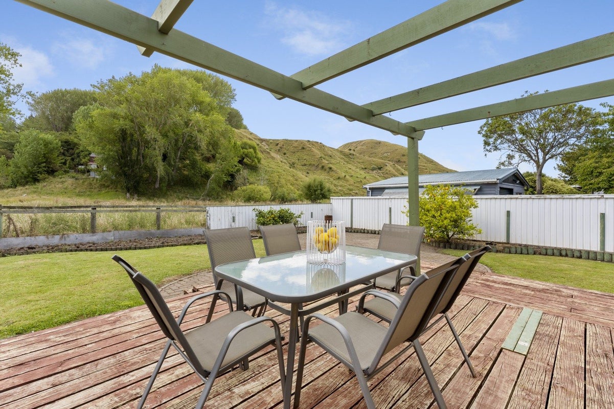 10 Photinia Place, Aramoho, Whanganui - Carousel 2