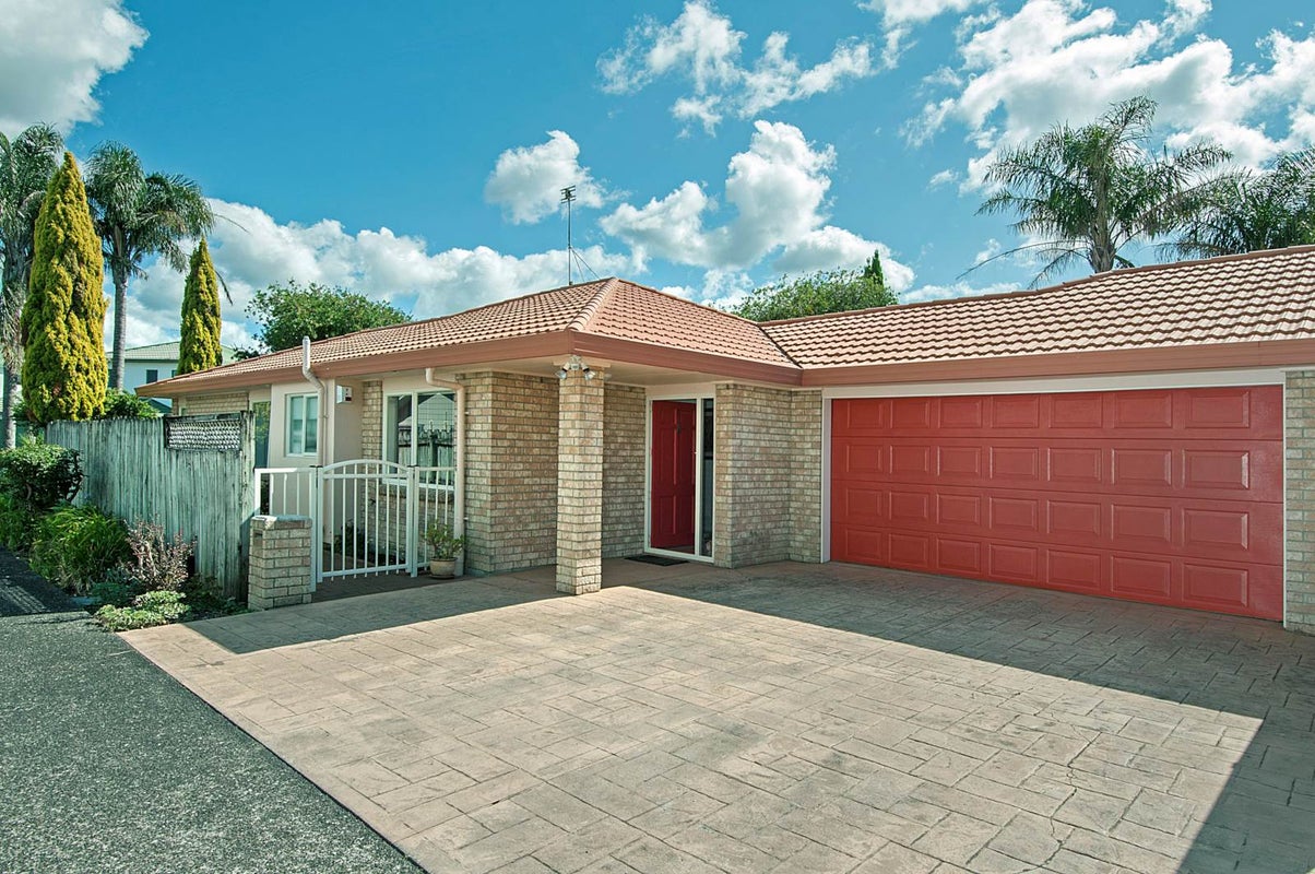 10E Rathgar Road, Henderson, Auckland - Carousel 1