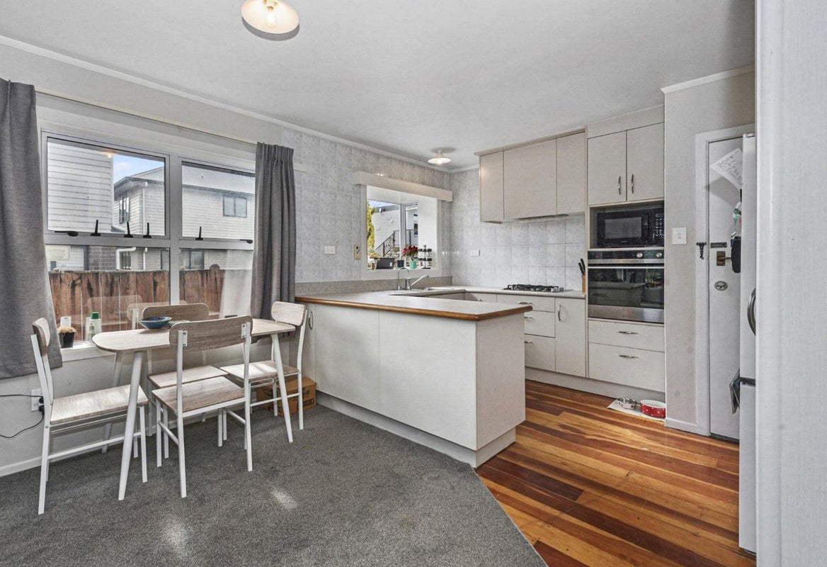 198B Old Farm Road, Hamilton East, Hamilton - Carousel 2
