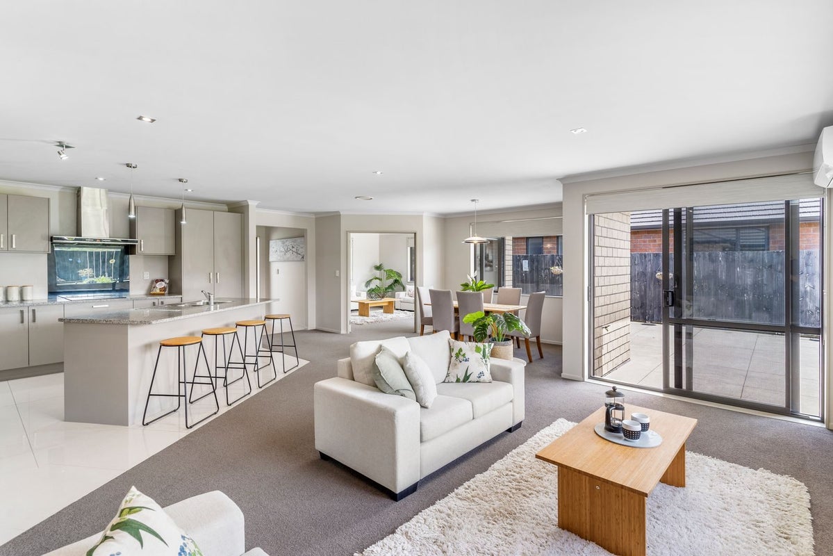 10 Drumkeen Place, Rosehill, Papakura - Carousel 2