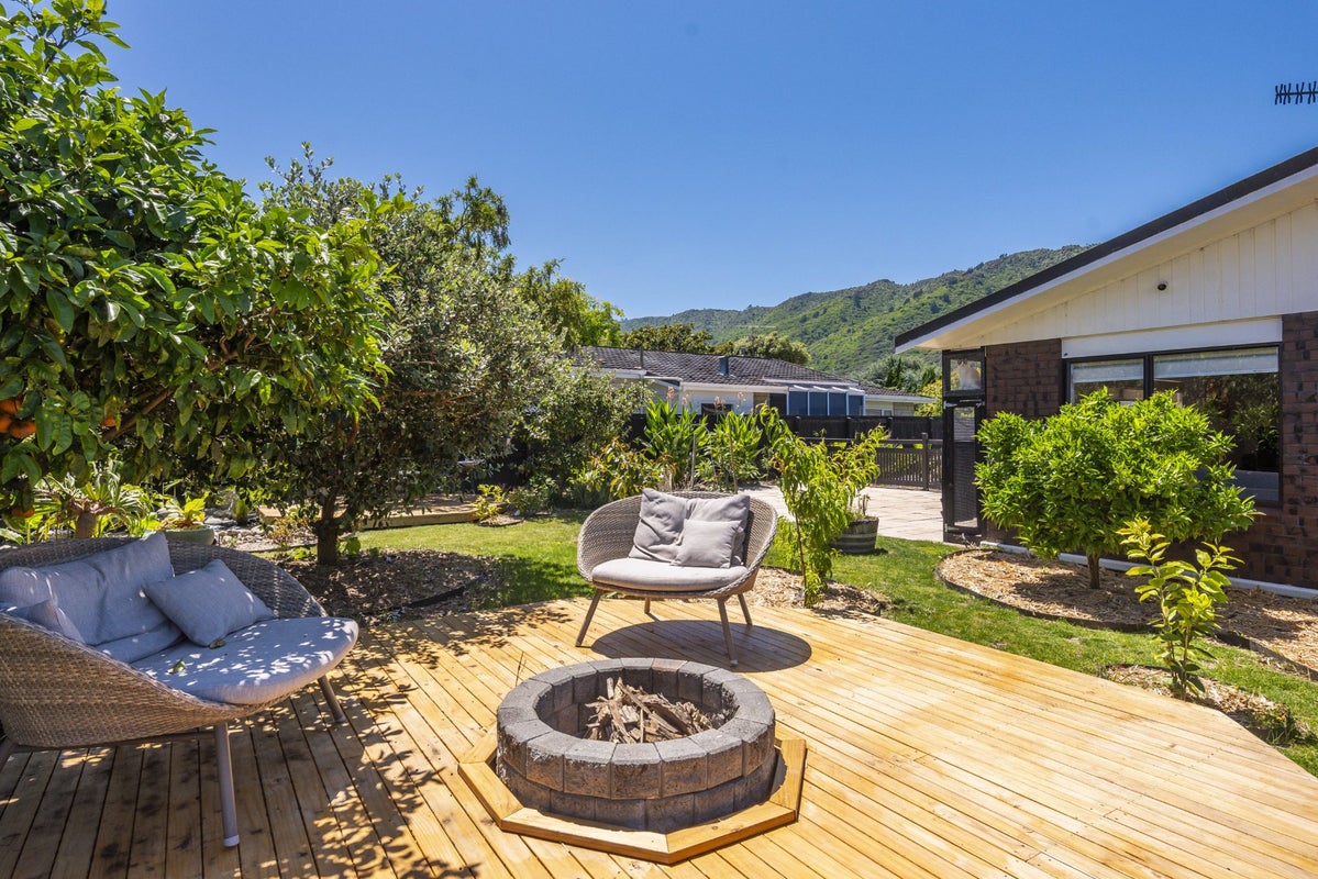 4 Graham Grove, Waikanae - Carousel 2