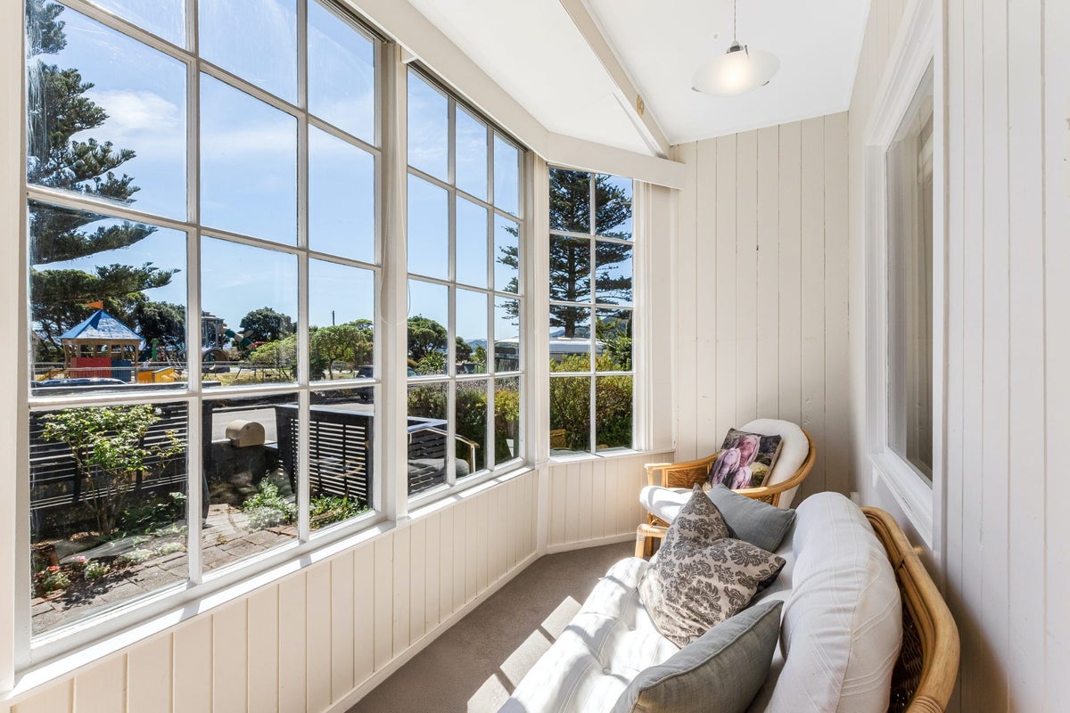 69 Marine Parade, Eastbourne, Lower Hutt - Carousel 2
