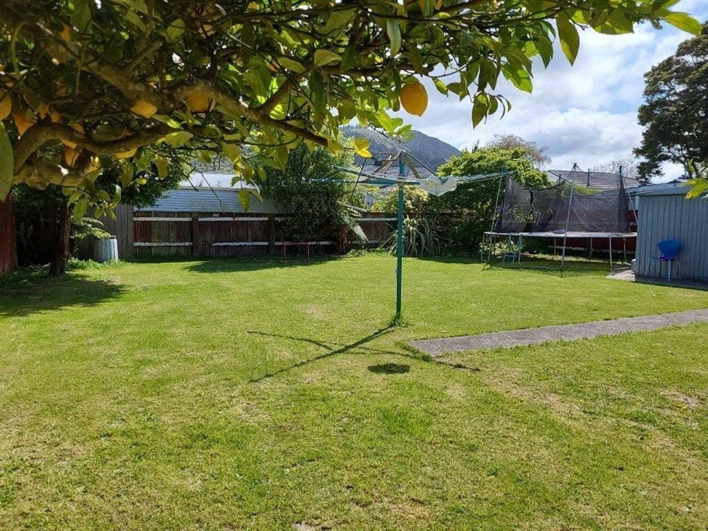 8 Hall Grove, Ebdentown, Upper Hutt - Carousel 11