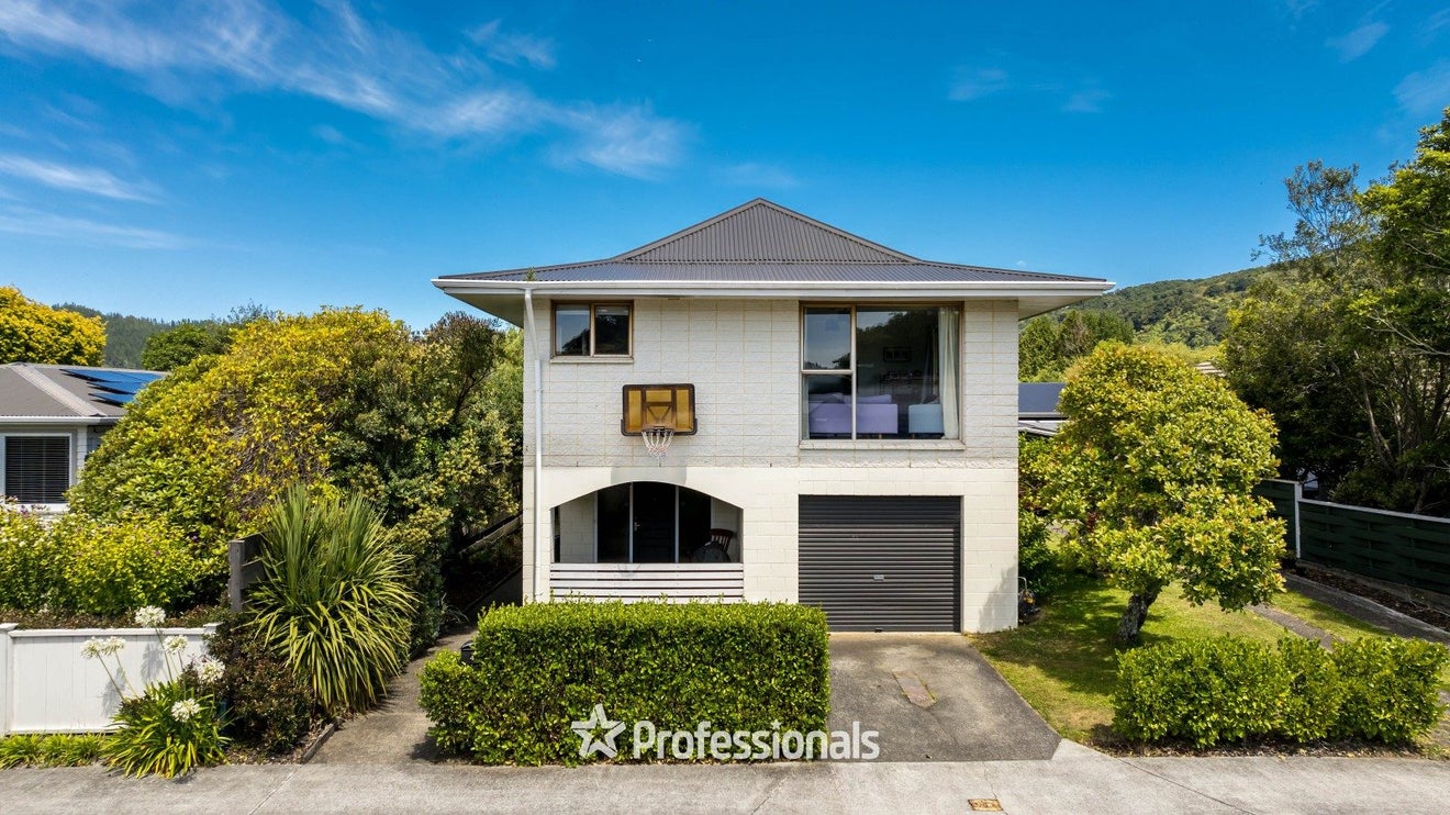 1/4 Parera Grove, Heretaunga, Upper Hutt - Carousel 1