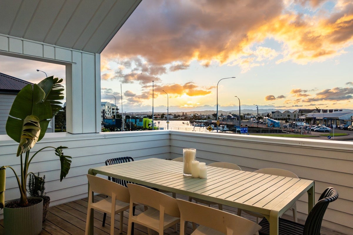 33 Coronation Street , Ahuriri, Napier - Carousel 1