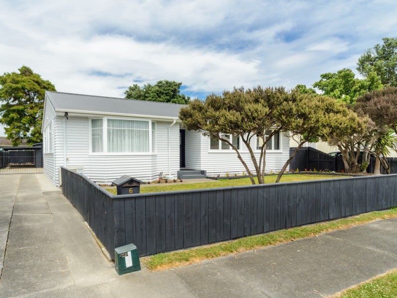 6 Coventry Street, Highbury, Palmerston North - Carousel 1