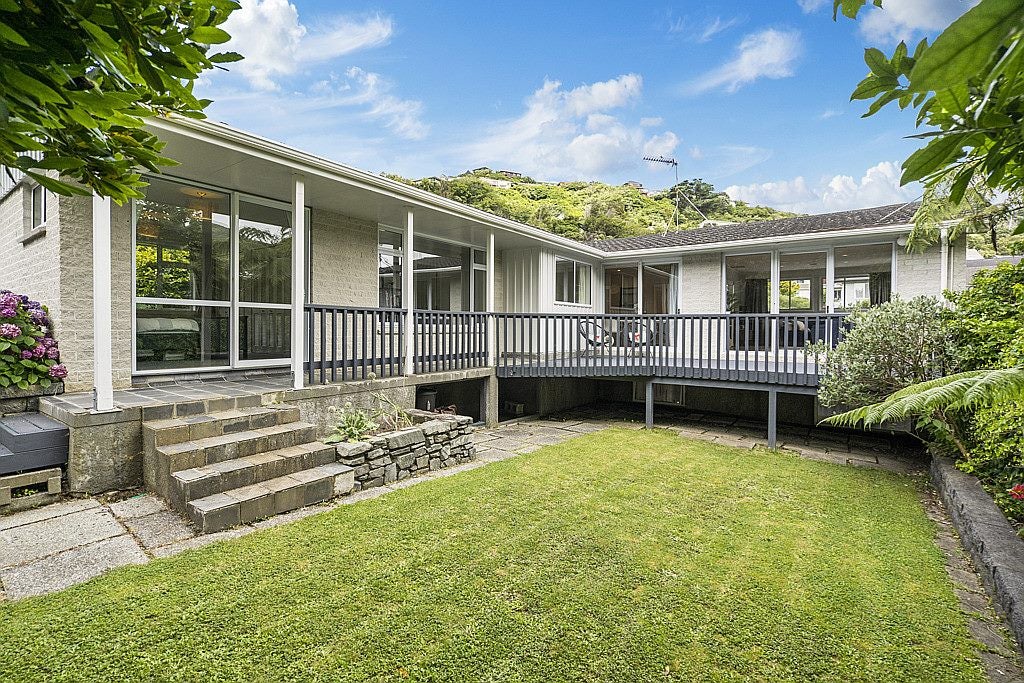 5 Woodhouse Avenue, Karori, Wellington - Carousel 1