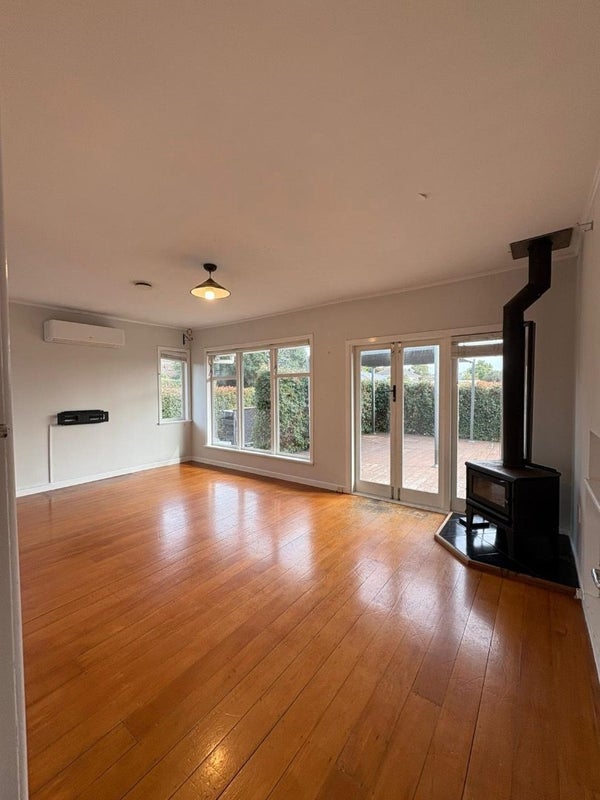17B Brookfield Road, Te Atatu Peninsula, Auckland - Carousel 2