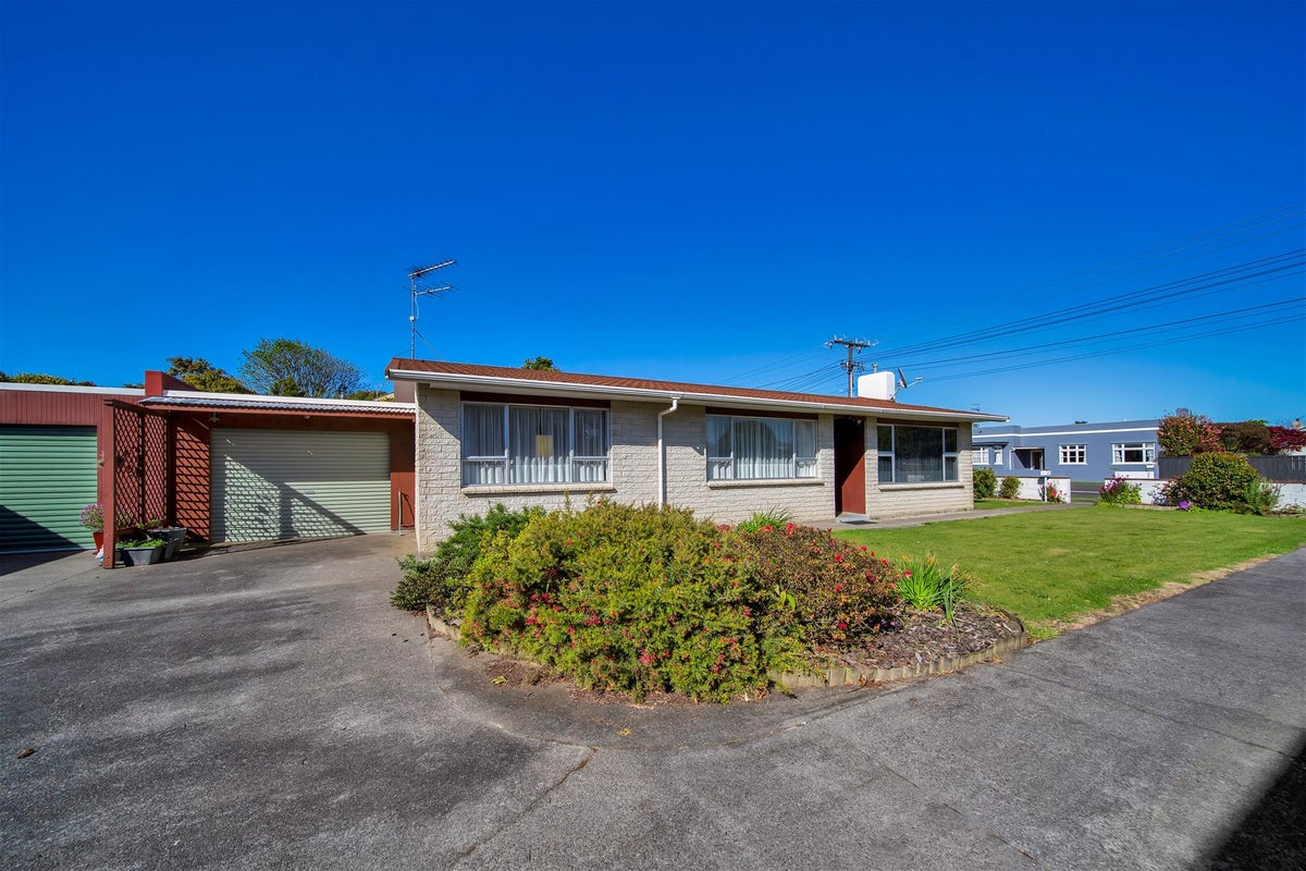 4 Disraeli Street, Hawera - Carousel 1