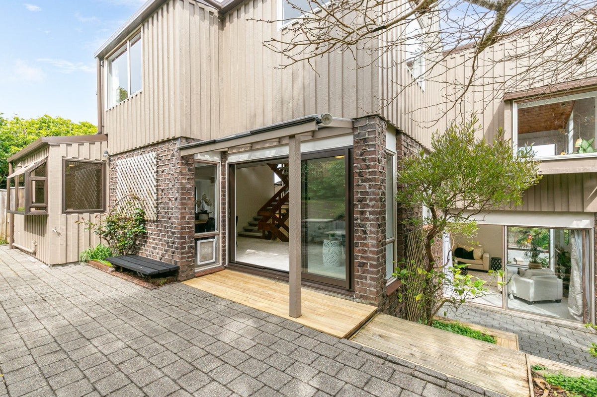 7 Nadia Grove, Khandallah, Wellington - Carousel 2