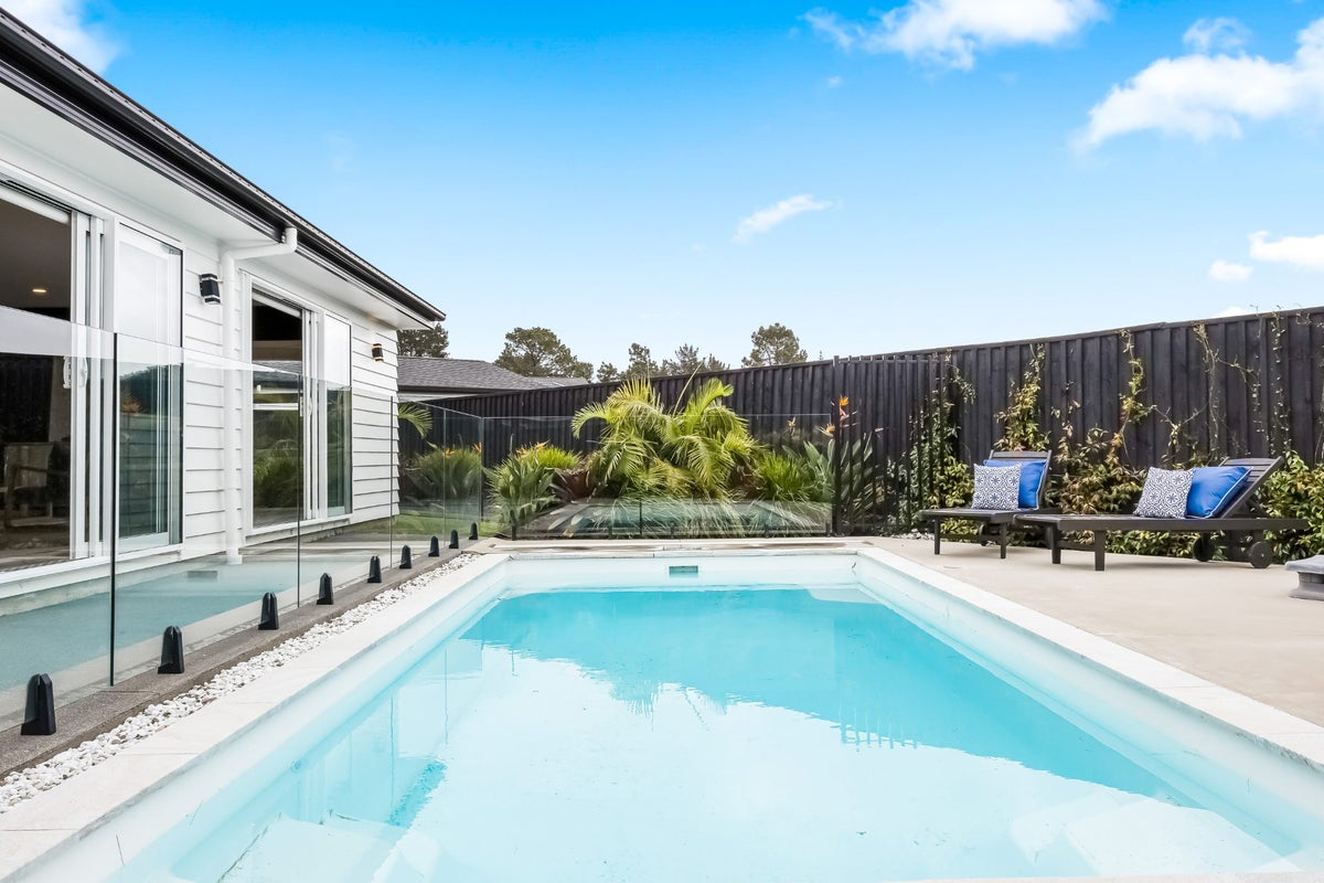 7 Somerset Place, Stanmore Bay, Whangaparaoa - Carousel 2