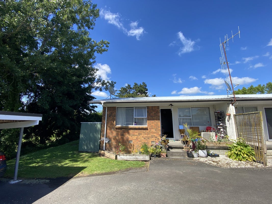 38B Barrie Crescent, Silverdale, Hamilton - Carousel 1