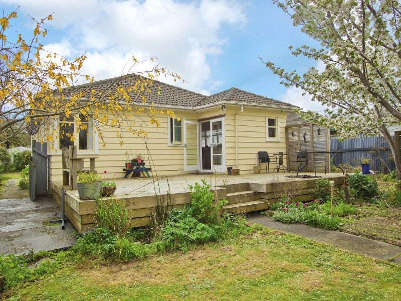 19 Gibbs Crescent, Wainuiomata, Lower Hutt - Carousel 1