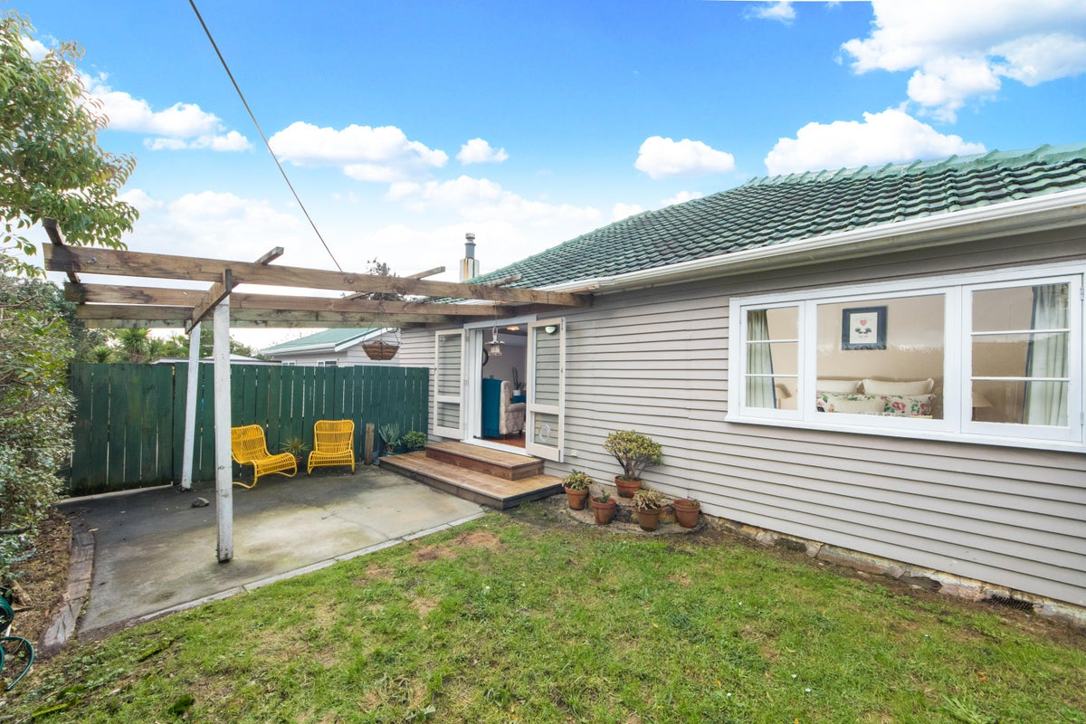 8 Sunnyside Road, Sunnyvale, Auckland - Carousel 2