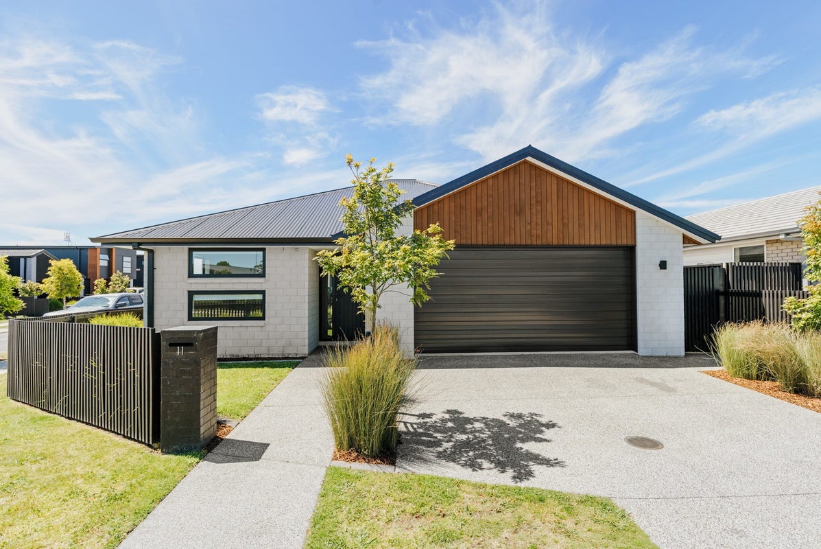 11 Empire Crescent, Papamoa, Papamoa - Carousel 1